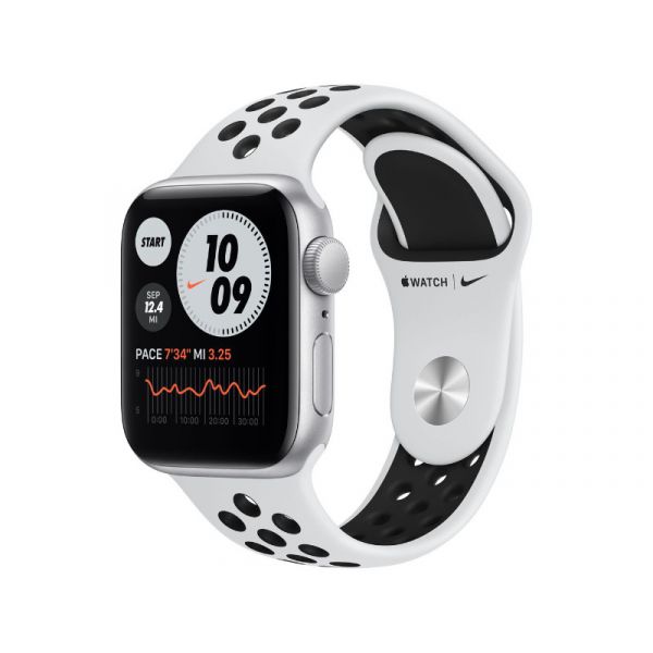 Apple Watch Nike SE GPS 40mm (MYYD2HC/A) Ezüstszínű alumíniumtok, platinaszín-fekete sportszíj